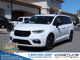 New 2026 Chrysler Pacifica Select video 1