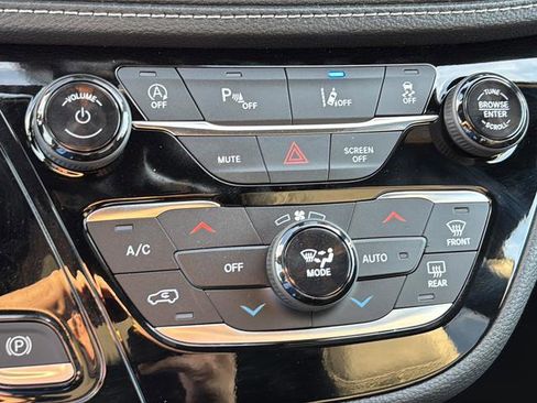 New 2026 Chrysler Pacifica Select image 32