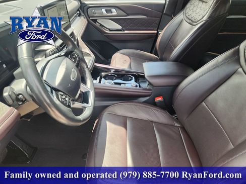 Used 2025 Ford Explorer Platinum w/ LUX Leather Package AWD/4WD image 9