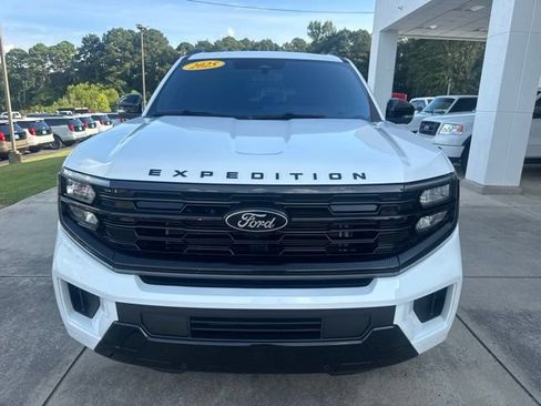 Used 2025 Ford Expedition Platinum w/ Stealth Appearance Package AWD/4WD image 2