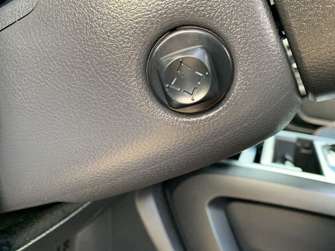 Used 2021 Nissan Titan PRO-4X w/ Pro-4x Convenience Package image 11