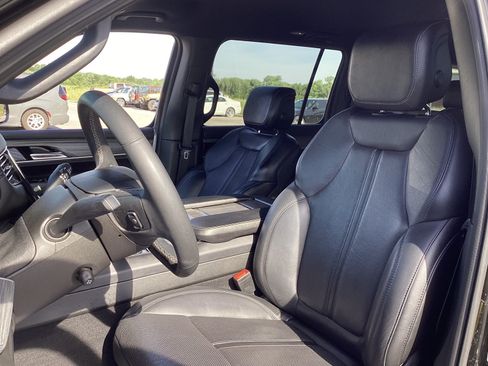 Used 2024 Jeep Wagoneer L Series III w/ Flexible Seating Group AWD/4WD image 16