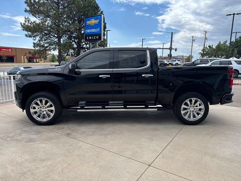 Used 2020 Chevrolet Silverado 1500 High Country w/ Technology Package AWD/4WD image 2