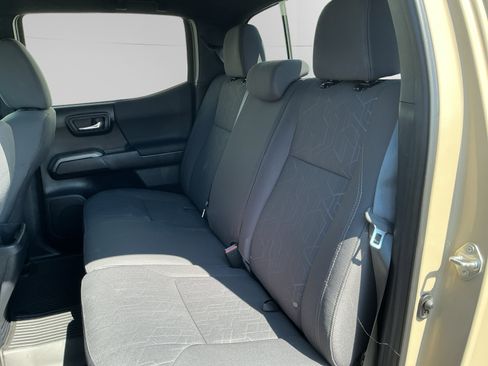 Certified 2019 Toyota Tacoma TRD Off-Road w/ Technology Package AWD/4WD image 13