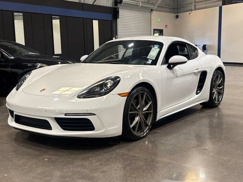 Used 2019 Porsche 718 Cayman RWD image 8