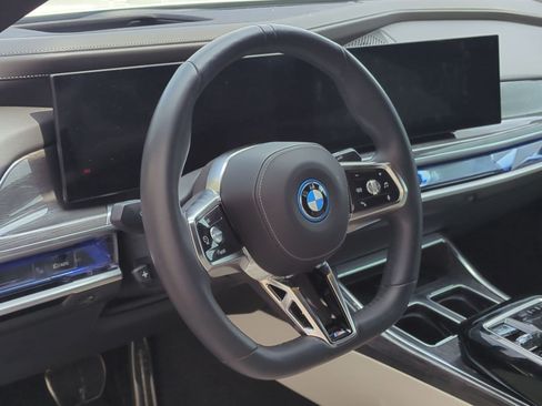 Used 2024 BMW i7 eDrive50 w/ M Sport Package RWD image 18