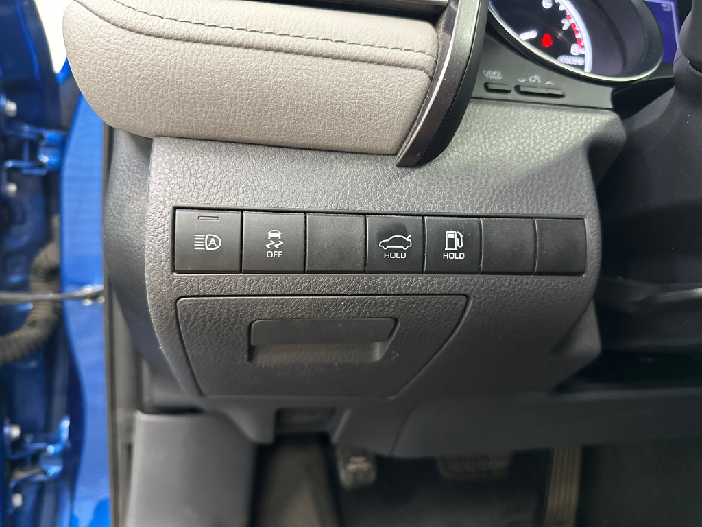 Used 2020 Toyota Camry SE w/ Convenience Package FWD image 29