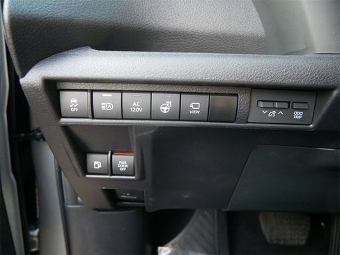 Used 2025 Toyota Sienna Platinum image 29