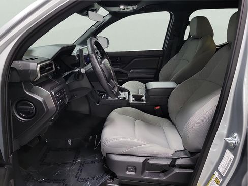 Certified 2025 Toyota Tacoma SR5 AWD/4WD image 11