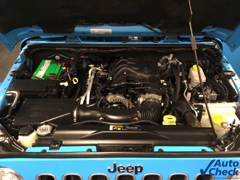 Used 2018 Jeep Wrangler Unlimited Sahara w/ Dual Top Group AWD/4WD image 43