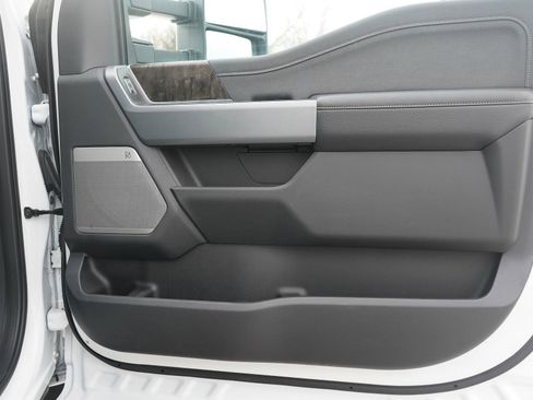 Used 2024 Ford F350 Lariat image 9