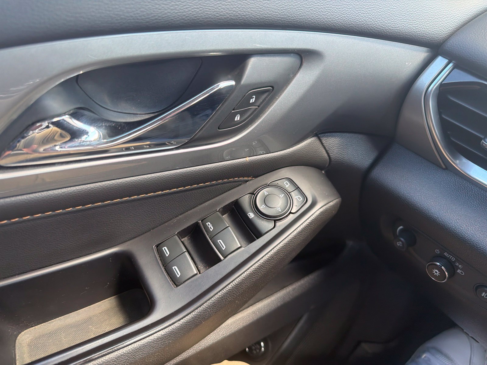Used 2020 Chevrolet Traverse LT w/ LPO, Floor Liner Package AWD/4WD image 19