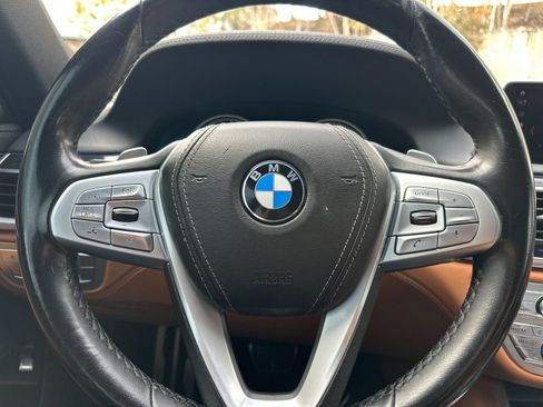 Used 2019 BMW 750i w/ M Sport Package image 27