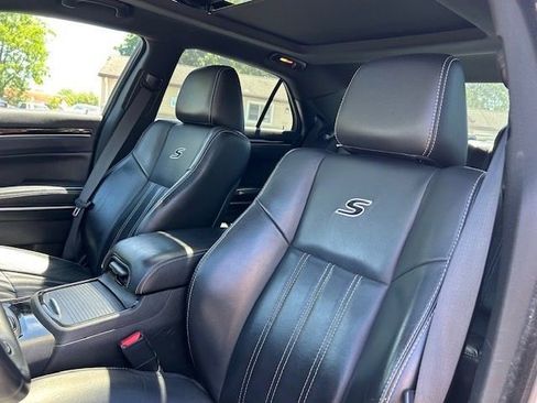 Used 2019 Chrysler 300 S w/ 300S Premium Group RWD image 13
