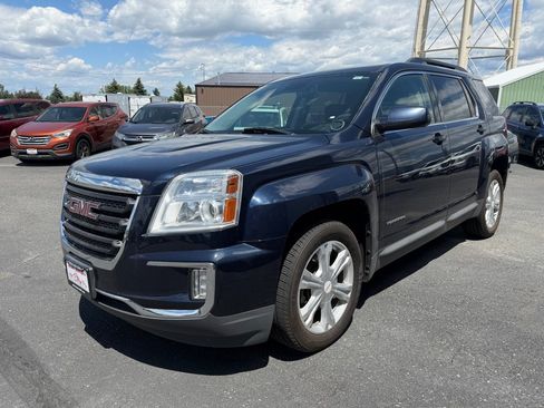Used 2017 GMC Terrain SLE w/ Convenience Package AWD/4WD image 2