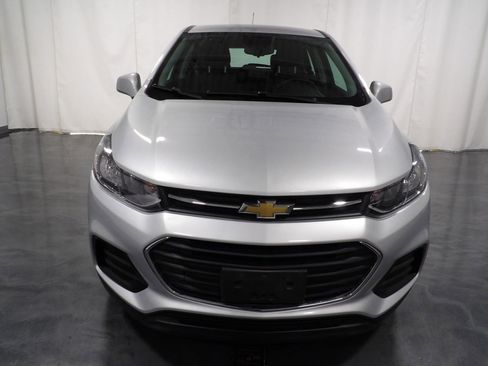 Used 2021 Chevrolet Trax LS image 2