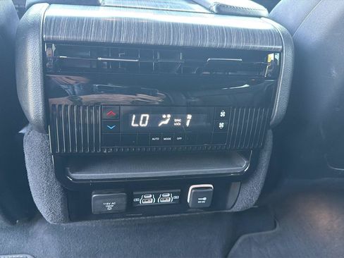 Used 2024 Jeep Wagoneer Series II w/ Flexible Seating Group AWD/4WD image 20