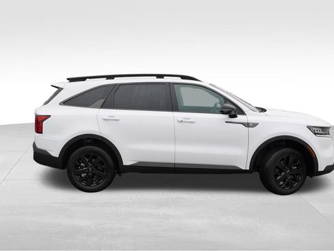 Certified 2023 Kia Sorento S AWD/4WD image 3