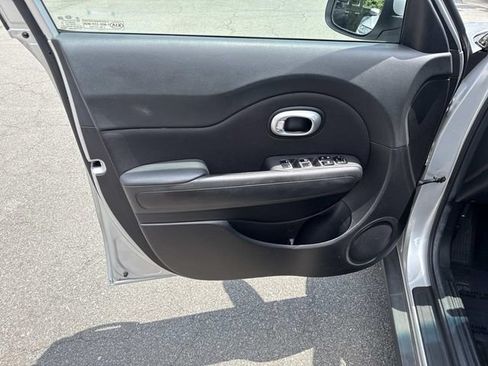 Used 2019 Kia Soul FWD image 11