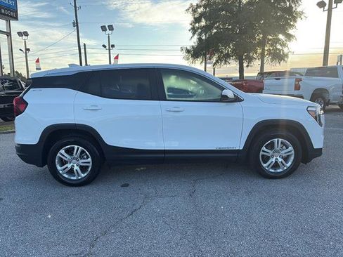 Used 2024 GMC Terrain SLE image 8