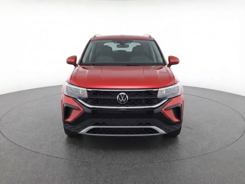 Used 2023 Volkswagen Taos SE w/ Panoramic Sunroof Package AWD/4WD image 2