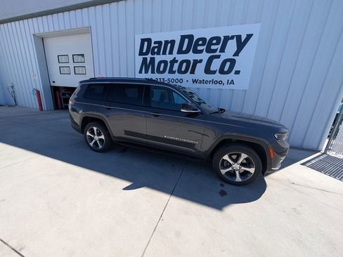 Used 2023 Jeep Grand Cherokee L Limited AWD/4WD image 24