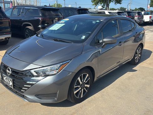 Used 2025 Nissan Versa SV FWD image 3