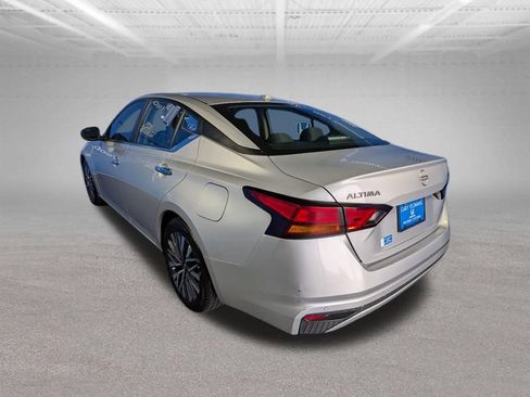 Used 2024 Nissan Altima 2.5 SV FWD image 7