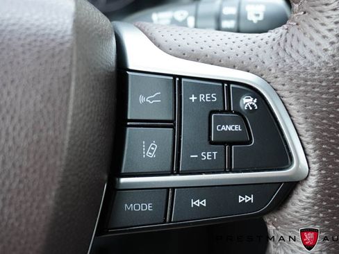 Used 2023 Toyota Sienna Platinum AWD/4WD image 26