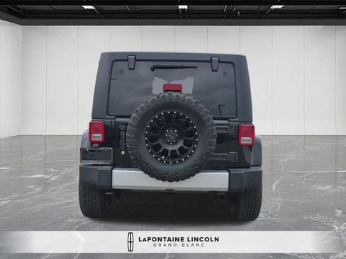 Used 2014 Jeep Wrangler Unlimited Sahara AWD/4WD image 4