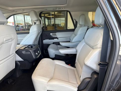 Used 2025 Ford Expedition Max Platinum w/ Driver's Package AWD/4WD image 15