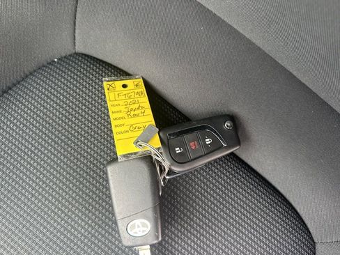 Used 2021 Toyota RAV4 LE image 30