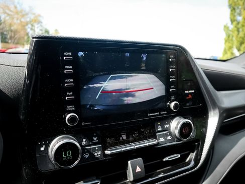 Used 2022 Toyota Highlander XSE image 24