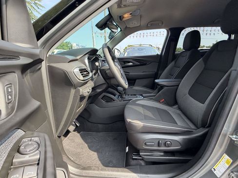 Used 2023 Chevrolet TrailBlazer LT FWD image 9