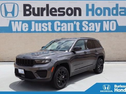 Used 2024 Jeep Grand Cherokee Altitude RWD image 1