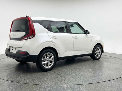 Used 2025 Kia Soul LX w/ LX Technology Package FWD image 9