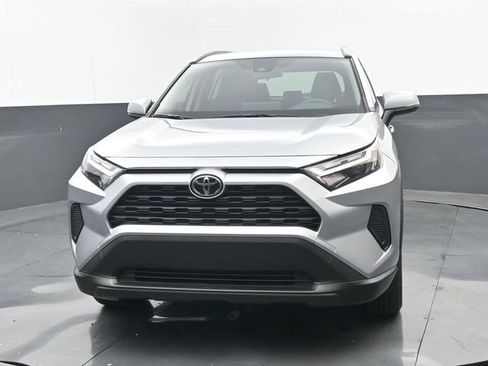 Used 2025 Toyota RAV4 XLE image 19