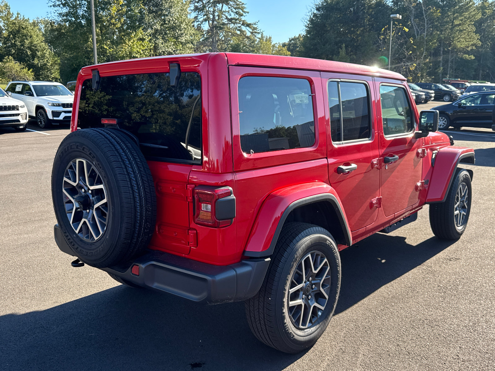 Used 2026 Jeep Wrangler Unlimited Sahara AWD/4WD image 5
