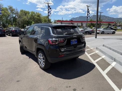 Used 2022 Jeep Compass Latitude AWD/4WD image 8