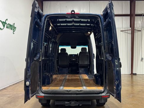 Used 2024 Mercedes-Benz Sprinter 2500 image 5