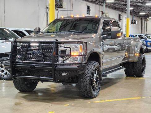 Used 2022 Ford F350 Lariat w/ Lariat Value Package AWD/4WD image 4