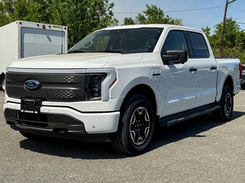 Used 2023 Ford F150 Lightning XLT AWD/4WD image 7