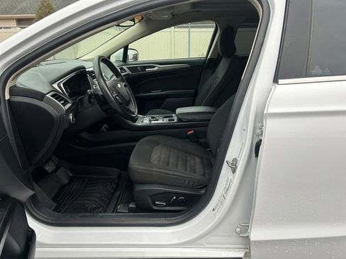 Used 2020 Ford Fusion SE image 10