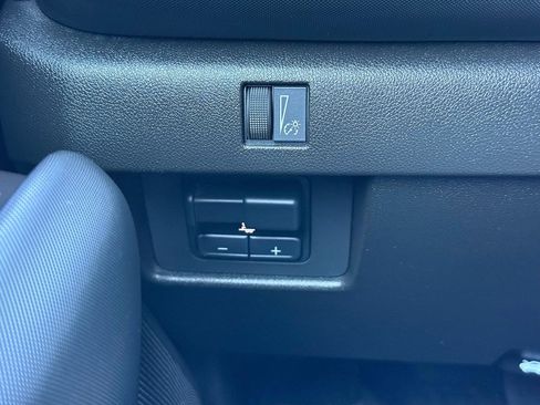 Certified 2023 Chevrolet Colorado Z71 w/ Z71 Convenience Package 2 image 36