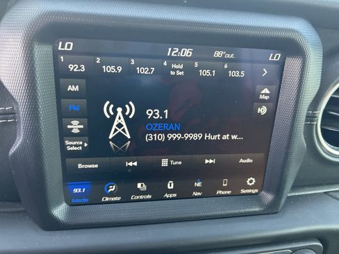 Used 2023 Jeep Wrangler Sahara image 46