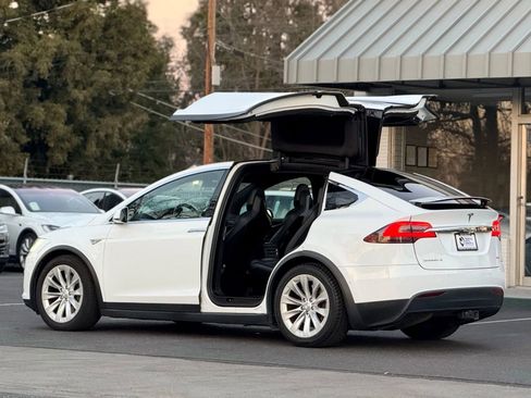 Used 2016 Tesla Model X 75D image 7