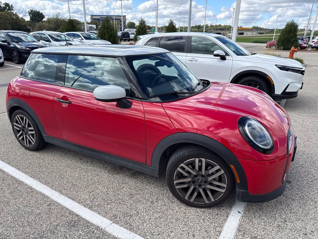 Used 2025 MINI Cooper 2-Door Hardtop FWD image 2