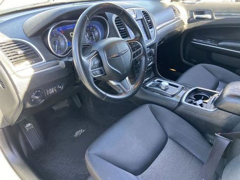 Used 2022 Chrysler 300 Touring image 6