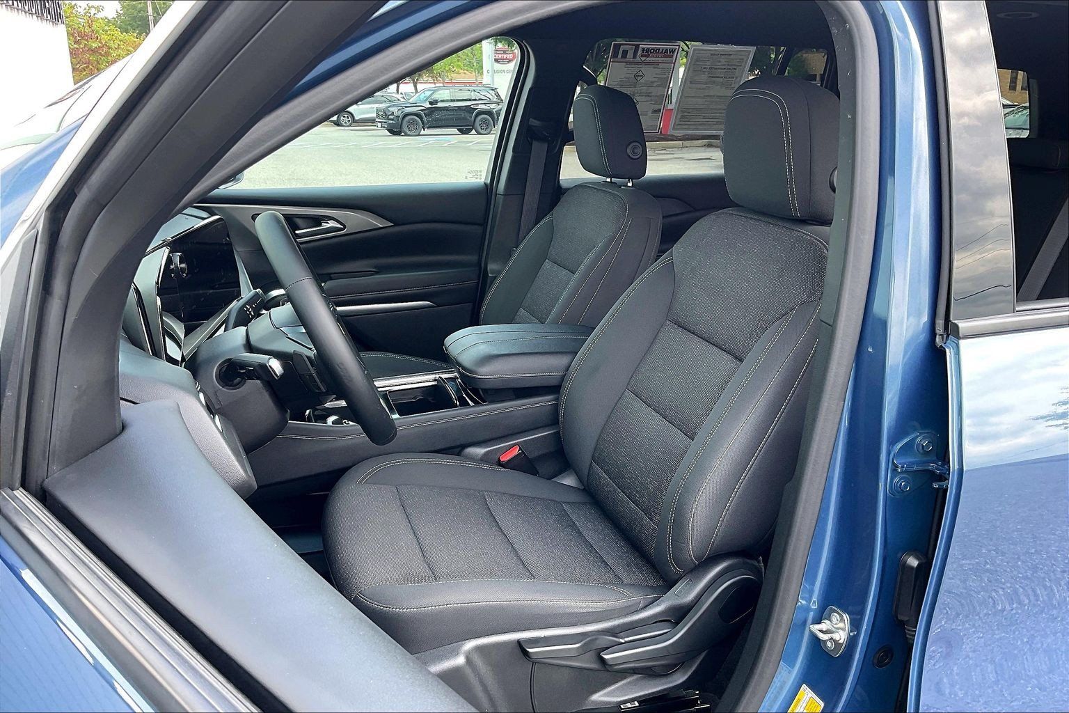 Used 2024 Chevrolet Traverse LS FWD image 29