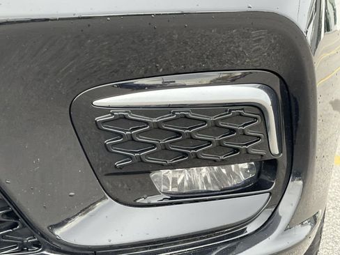 Used 2024 Chrysler Pacifica Touring-L FWD image 18